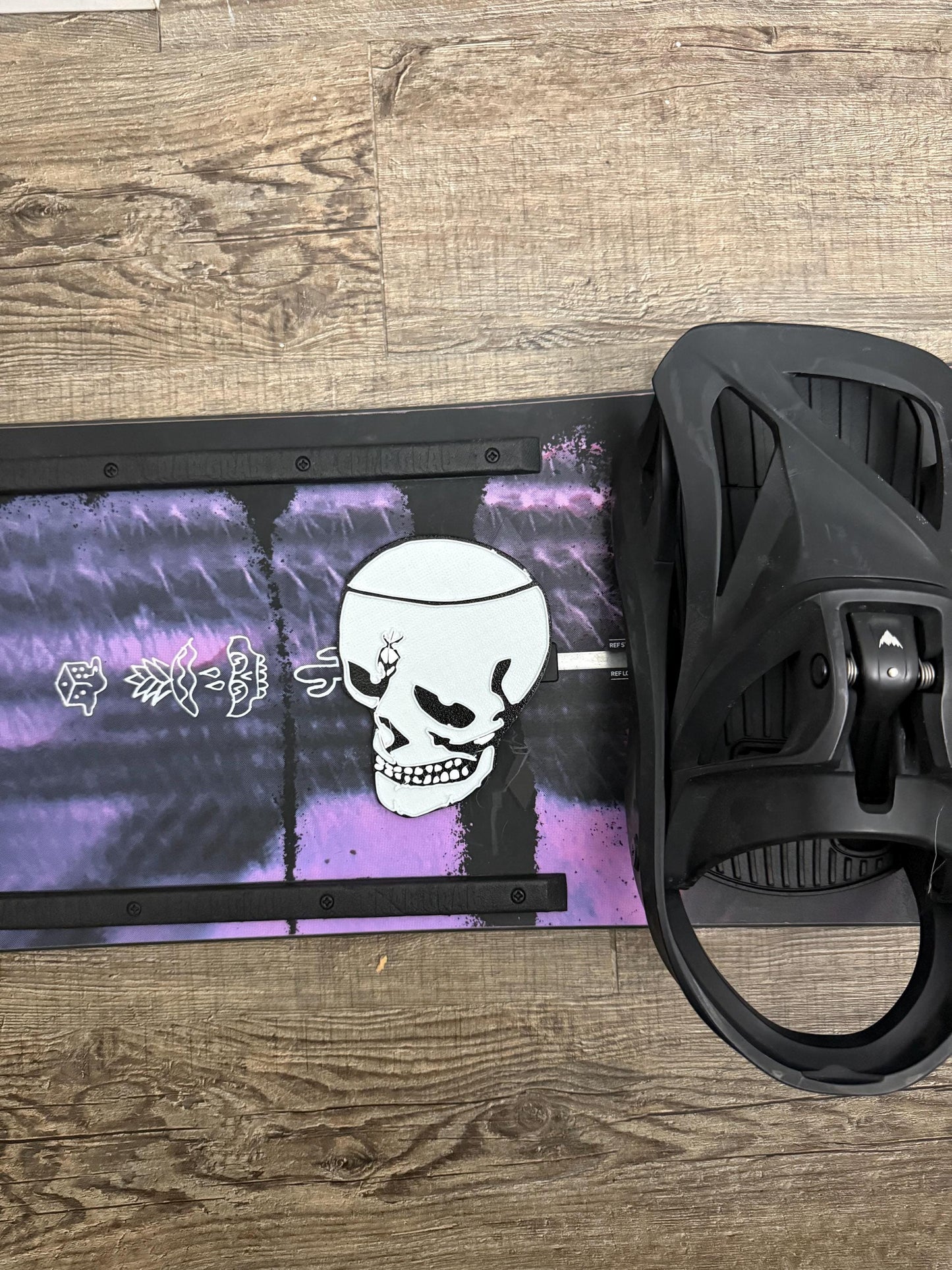 Berserk Skull Snowboarding Stomp Pad